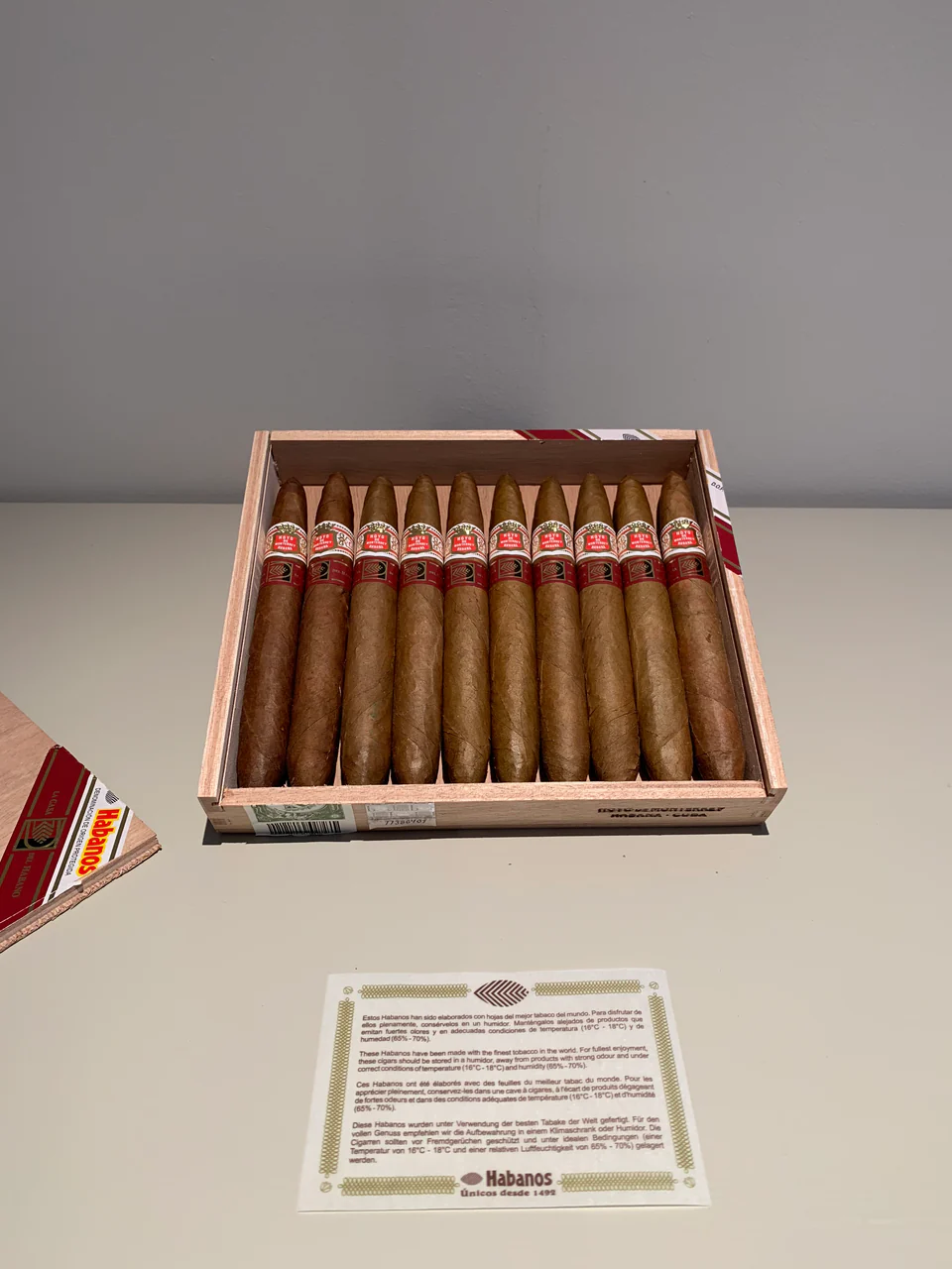 Hoyo de Monterrey Elegantes Cigar LCDH - Cuban Cigars